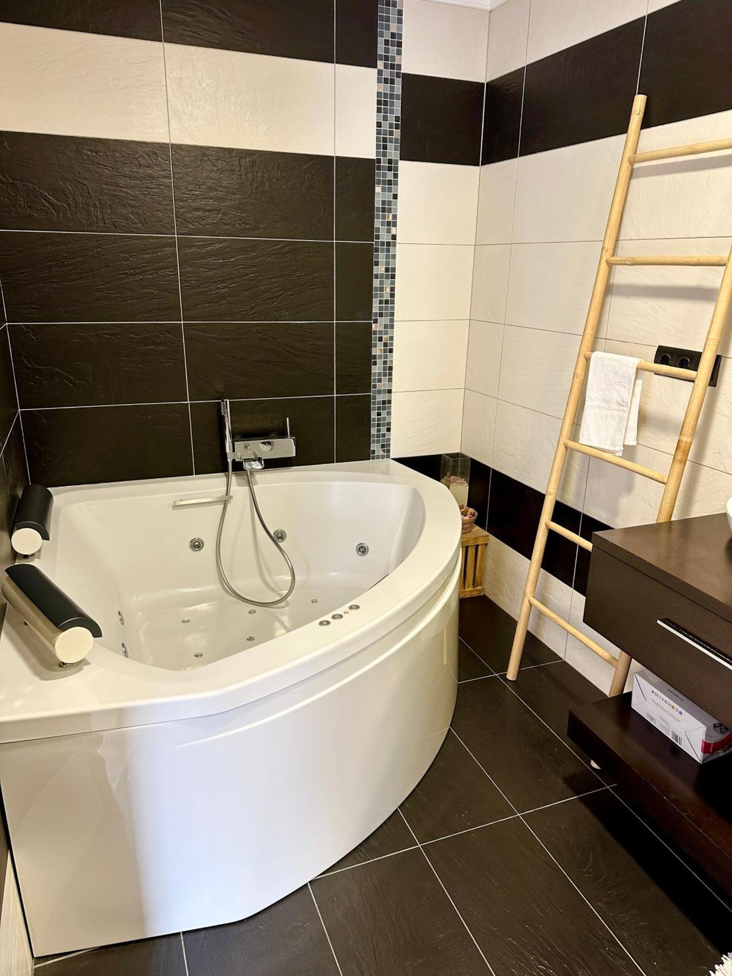 Casa Con Jacuzzi Y Piscina Con Vistas Al Castillo Vakantiehuis *