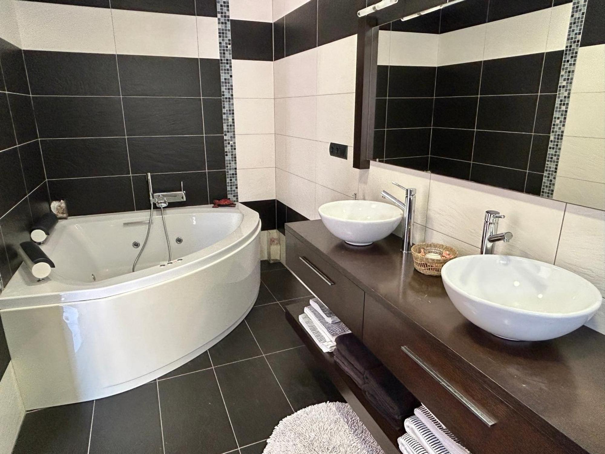 Casa Con Jacuzzi Y Piscina Con Vistas Al Castillo Corbera de Alcira